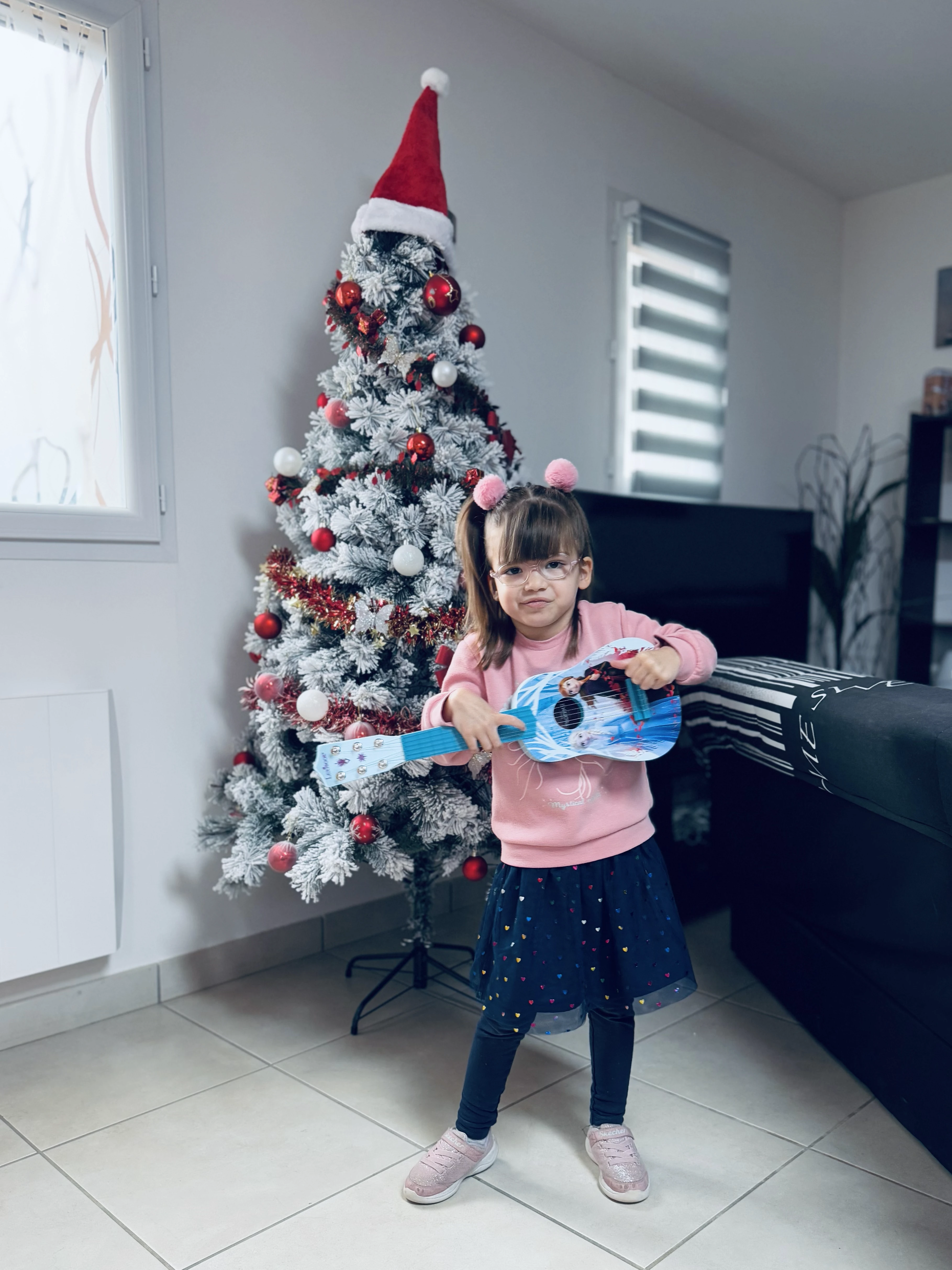 Lana qui fais de la guitar